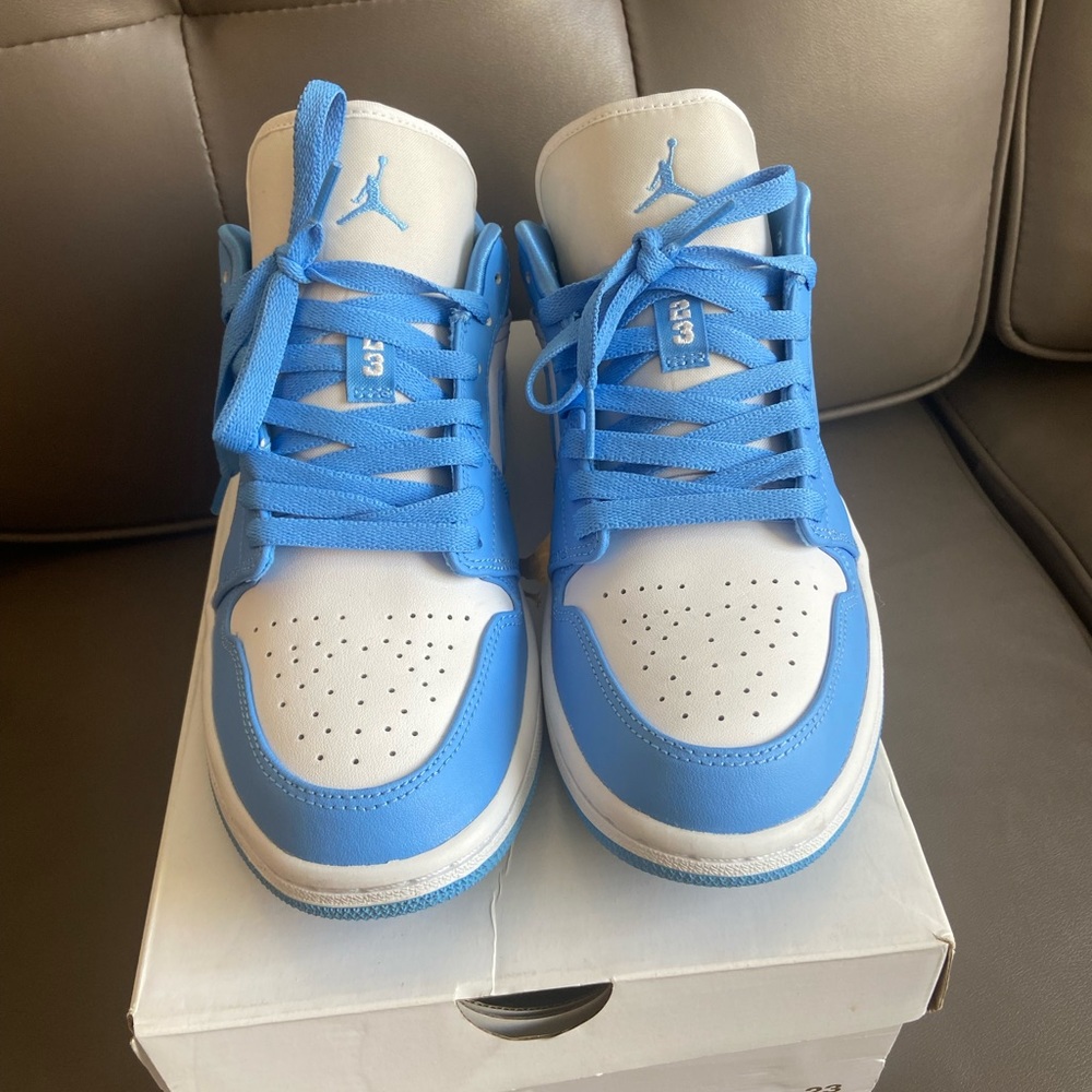 Jordan 1 Low UNC. Women’s Size 10
